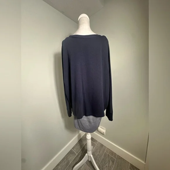 Vince Mixed media navy shirttail blouse  size Medium - Picture 6 of 16